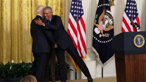 Ο Ομπάμα επέστρεψε στον Λευκό Οίκο για πρώτη φορά από το 2017 - Για το "Obamacare" [εικόνες]