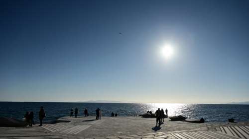 Καιρός: Σκόνη, άνεμοι και θερμοκρασίες έως 23 βαθμούς σήμερα