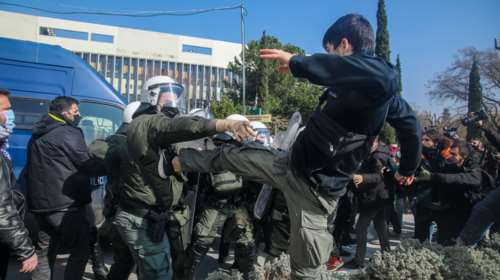 Στον εισαγγελέα οι 31 συλληφθέντες φοιτητές για τα επεισόδια στο ΑΠΘ