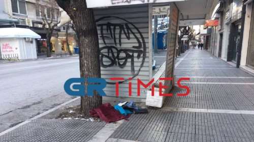 Και που να σφίξουν... τα χιόνια: Εβγαλε όλα τα ρούχα της και έκοβε βόλτες γυμνή στην Τσιμισκή