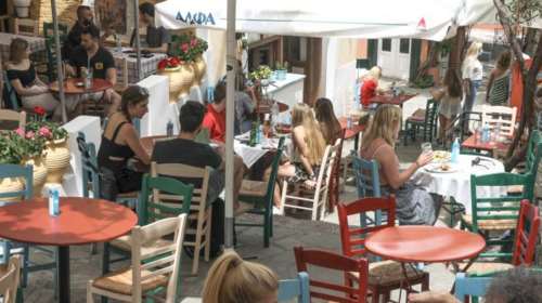 Κορονοϊός: Σε ποιες περιοχές αυξάνονται τα κρούσματα και σε ποιες μειώνονται