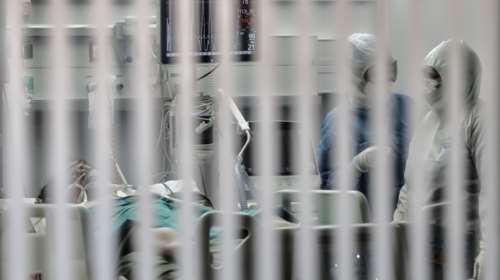 Τραγωδία στη Θεσσαλονίκη: Μητέρα πέθανε στη ΜΕΘ από κορονοϊό και δίπλα ήταν διασωληνωμένος ο 37χρονος γιος της