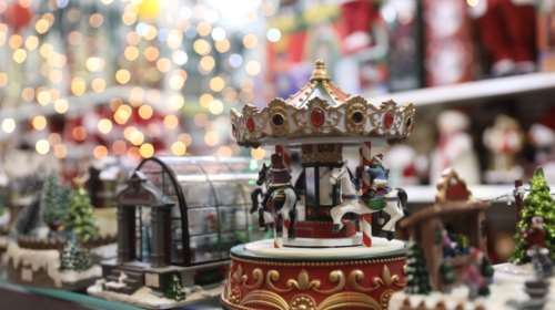 Πώς ανοίγουν σήμερα τα καταστήματα με εποχικά είδη - Τι ισχύει με ωράρια, μέτρα και sms