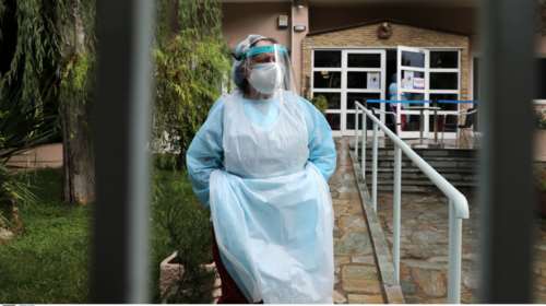 Κορονοϊός: Στους 553 οι νεκροί - Τέσσερις θάνατοι μέσα σε λίγες ώρες