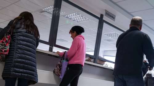 Εφορία - Ασφαλιστικά ταμεία: Ποιες υποχρεώσεις παγώνουν, ποιες πρέπει να πληρωθούν κανονικά