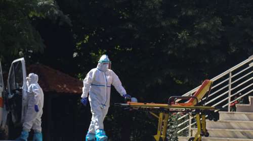 Κορονοϊός: Η συγκλονιστική ιστορία του 74χρονου που πάλευε στο νοσοκομείο επί 6 μήνες και βγήκε νικητής