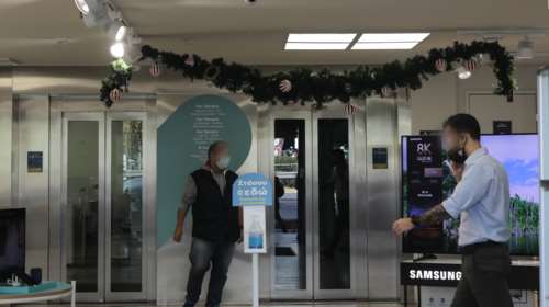 Περισσότερα ανοιχτά καταστήματα σήμερα: Το &quot;κόλπο&quot; της χονδρικής και οι τυχεροί με το επαγγελματικό ΑΦΜ