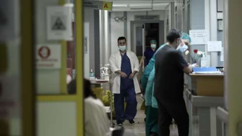 Κορονοϊός - Κραυγή αγωνίας από γιατρό στη Θεσσαλονίκη: Το σύστημα λυγίζει, έχει φτάσει στα όριά του