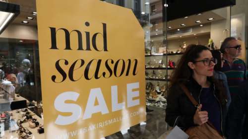 Πρεμιέρα σήμερα για τις ενδιάμεσες εκπτώσεις - Τι πρέπει να προσέξουν οι καταναλωτές