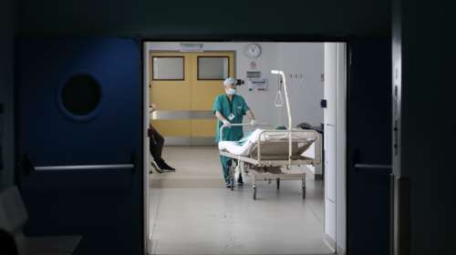 Κορονοϊός: Κατέληξε 49χρονη στο Ιπποκράτειο που δεν ήταν διασωληνωμένη - 796 συνολικά τα θύματα