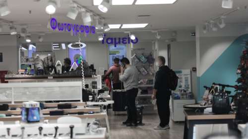 Τέλος στις αγορές με τιμολόγιο - Κατεβαίνουν τα ρολά για τους &quot;επαγγελματίες&quot;