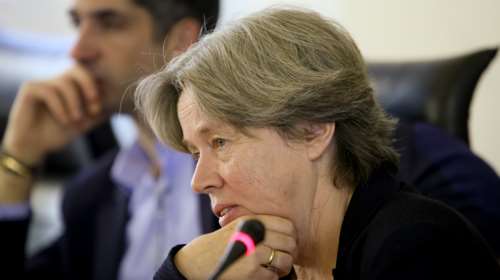 Λινού: Χρειαζόμαστε επικοινωνιολόγο υγείας για να πείσουμε τους αρνητές να εμβολιαστούν