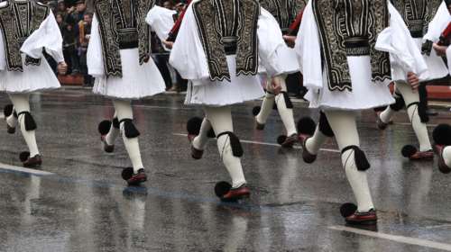Αλαλούμ τέλος για τις παρελάσεις της 28ης Οκτωβρίου: Πότε και πώς θα γίνουν η στρατιωτική και οι μαθητικές - Τι αλλάζει