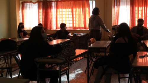 Πρωτοφανές σκηνικό στον Άλιμο: Διευθυντής σχολείου άφησε τα παιδιά να κρυώνουν γιατί θεωρεί &quot;προσβλητικό&quot; να ανάψει θέρμανση