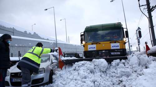 Αδιανόητο: Τα εκχιονιστικά της Αττικής Οδού είχαν ξεμείνει από... καύσιμα εν μέσω κακοκαιρίας