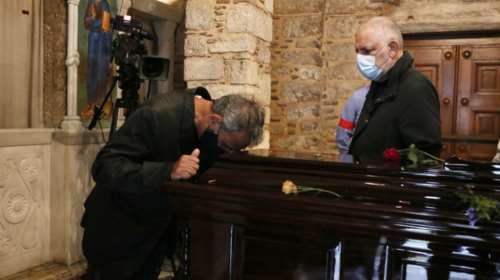 Μίκης Θεοδωράκης: Νταλάρας, Σαββόπουλος, Δεληβοριάς, Πορτοκάλογλου τον αποχαιρέτησαν με υπόκλιση [εικόνες]