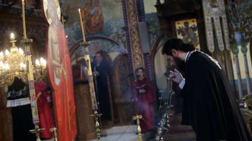 Μαγνησία: Αρνητής ιερέας έστελνε SMS με παλαβές θεωρίες κατά των εμβολίων- Αν και είχε νοσήσει ο ίδιος και η οικογένειά του