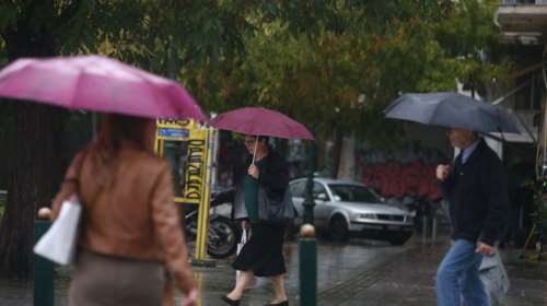 Πέφτει και άλλο η θερμοκρασία - Πού θα σημειωθούν βροχές και καταιγίδες