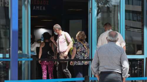 Υποχρεωτικοί εμβολιασμοί: Πρώτα οι εργαζόμενοι στα γηροκομεία, μετά οι υγειονομικοί