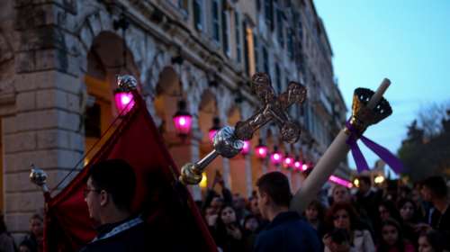 Το ξεχωριστό, κατανυκτικό Πάσχα της Κέρκυρας - Ολα τα ιδιαίτερα έθιμα σε εκκλησίες, γειτονιές και καντούνια [εικόνες]