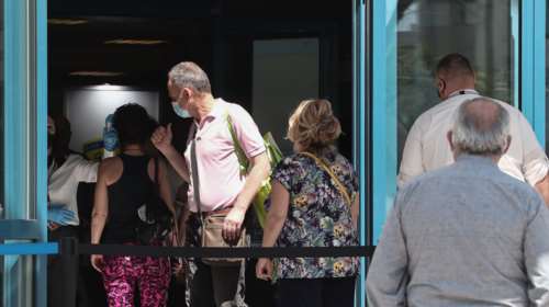 Ανοίγουν μέσα στην εβδομάδα τα ραντεβού για την τρίτη δόση - Ποιοι παίρνουν σειρά μετά τις ευπαθείς ομάδες