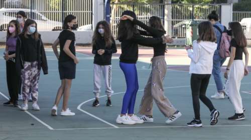 Εμβολιασμός παιδιών 12-17 ετών: Ξεκινάμε εκστρατεία πειθούς των γονιών, δηλώνει ο Ακης Σκέρτσος