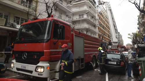 Πυρκαγιά σε υπόγειο διαμέρισμα στη Νέα Ερυθραία - Τέσσερα άτομα στο νοσοκομείο