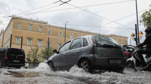 Η κακοκαιρία &quot;Μπάλλος&quot; φέρνει μέτρα lockdown - Τηλεργασία, κλειστό Δημόσιο, σχολεία και δικαστήρια