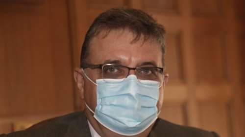 Εξαδάκτυλος: Με ανησυχούν Αθήνα και Θεσσαλονίκη, η πανδημία δεν κάμπτεται