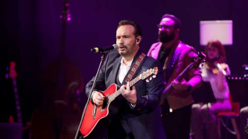 Κώστας Μακεδόνας: Η σπάνια δημόσια εμφάνιση με την πολύ κομψή σύζυγό του, Σταυρούλα [εικόνες]