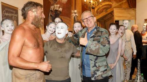 Ζαν Πολ Γκοτιέ: Στον &quot;Προμηθέα Δεσμώτη&quot; με τον Γιάννη Στάνκογλου - Καταχειροκρότησε την παράσταση [εικόνες]