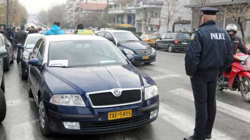 Θεσσαλονίκη: Λήστεψαν και χτύπησαν ταξιτζή προσποιούμενοι τους πελάτες