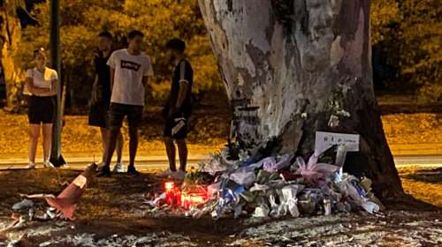 Mad Clip: Χιλιάδες κόσμου στο σημείο που σκοτώθηκε - Αφήνουν λουλούδια και κεριά [βίντεο]