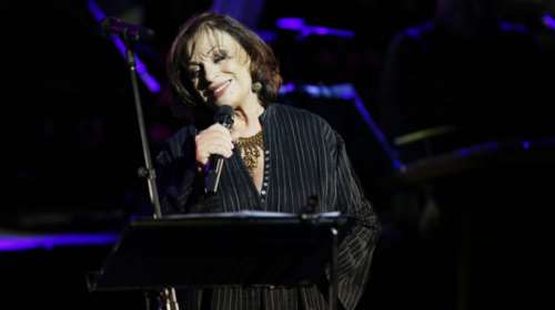 Χάρις Αλεξίου: Σπάνιο κλικ από όταν ήταν μαθήτρια - Τραγουδά πάνω σε καρέκλα