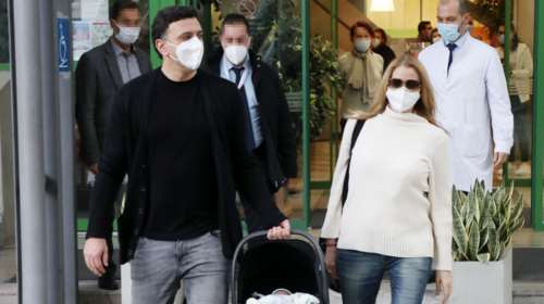 Τζένη Μπαλατσινού: Ανήρτησε την πρώτη φωτογραφία του νεογέννητου γιου της