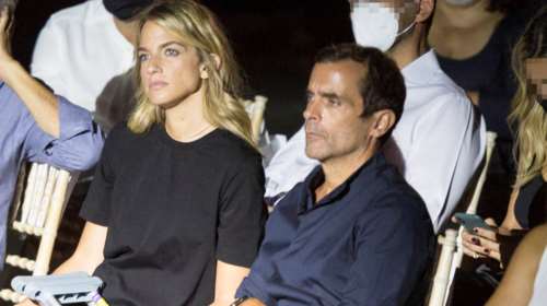 Χρυσή Βαρδινογιάννη: Με πατερίτσες σε έξοδο με τον Κωνσταντίνο Μαρκουλάκη [Εικόνες]