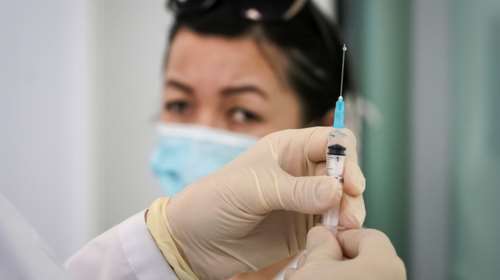 Δεύτερη δόση με διαφορετικό εμβόλιο: Τι δείχνουν οι έρευνες για το mix and match