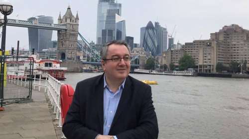 Μόσιαλος: Ποιοι χρειάζεται να λάβουν τώρα και τρίτη δόση εμβολίου - Πότε θα απαλλαγούμε από τον ιό