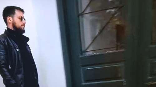 Στην ανακρίτρια ο Μάνος Δασκαλάκης με δερμάτινο και γυαλί ηλίου - &quot;Δολοφόνοι, σκοτώσατε τα παιδιά&quot;, του φώναζαν