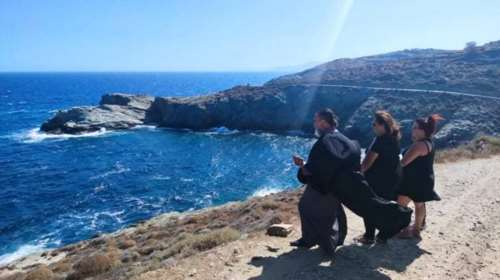 Φολέγανδρος: Εκαναν τρισάγιο στη μνήμη της 26χρονης Γαρυφαλλιάς [εικόνες]