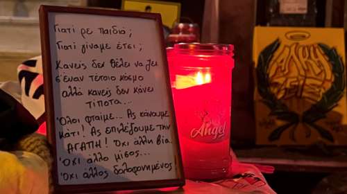 Το δωμάτιο του Άλκη στη Βέροια πλημμύρισε από τα αφιέρωματα στο σημείο της δολοφονίας [εικόνες]