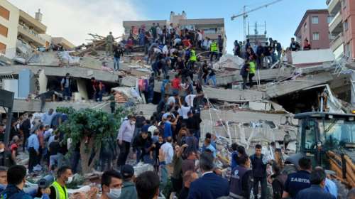 Σεισμός - Σμύρνη: 17 νεκροί, πάνω από 700 οι τραυματίες - Κτίρια κατέρρευσαν σαν τραπουλόχαρτα [εικόνες - βίντεο]