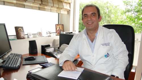 Αποστολακόπουλος: "Ναι" στην τρίτη δόση εμβολίου - Βιαστήκαμε να κατεβάσουμε τις μάσκες