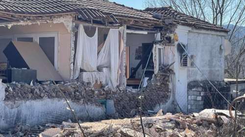 Θρήνος στο Μεσoχώρι Ελασσόνας: Κατέληξε ο ηλικιωμένος που σώθηκε από τον σεισμό των 6,3 Ρίχτερ