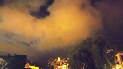 Ναύπλιο: Κόκκινα σύννεφα κατέκλυσαν το νυχτερινό ουρανό - Πως εξηγείται το φαινόμενο [εικόνες]