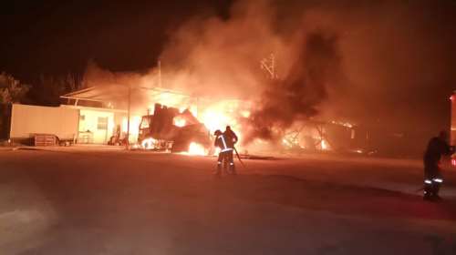 Αργολίδα: Μεγάλη φωτιά σε φάρμα βοοειδών στο Κεφαλάρι [βίντεο]