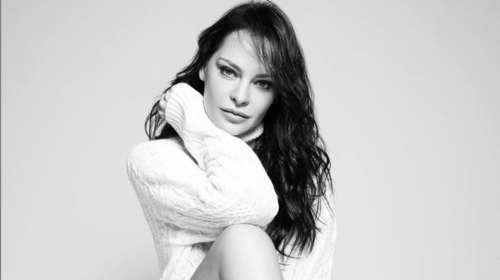 Υβόννη Μπόσνιακ: Στο νοσοκομείο με ορό στο χέρι - Η περιπέτεια της υγείας της [Εικόνα]