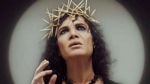 Αποσύρεται η φωτογράφιση του Παντελή Καναράκη ως Ιησούς Χριστός μετά τον σάλο - Μηνύσεις 7 ιερέων