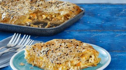 Συνταγή της Αργυρώς Μπαρμπαρίγου: Η πιο εύκολη και γρήγορη κοτόπιτα με λαχανικά