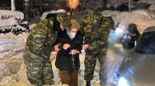 Η κακοκαιρία &quot;Ελπίς&quot; ως... στρατιωτική άσκηση: Στη μάχη των απεγκλωβισμών οι Ένοπλες Δυνάμεις [βίντεο - εικόνες]